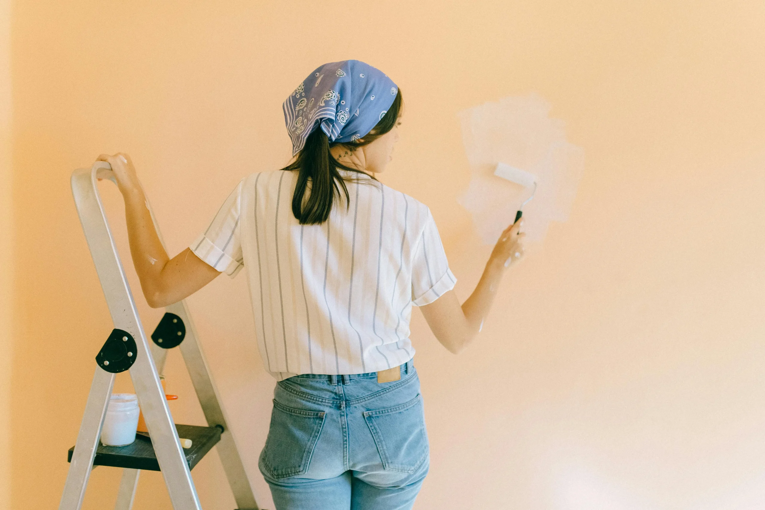 Calcular pintura correctamente reduce desperdicio, mejora la planeación y aumenta la rentabilidad.
