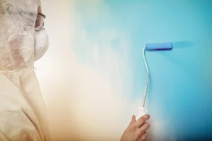 Aplicación de pintura base agua.