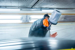 El mantenimiento de la pistola forma parte del trabajo.